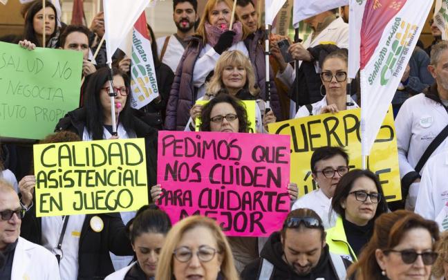 En imágenes: Los médicos mantienen el pulso con Sanidad en una nueva huelga contra el estatuto marco