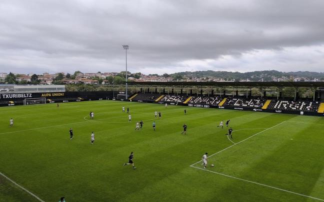 Imagen del partido entre el Roca y el Deusto FC hace dos semanas