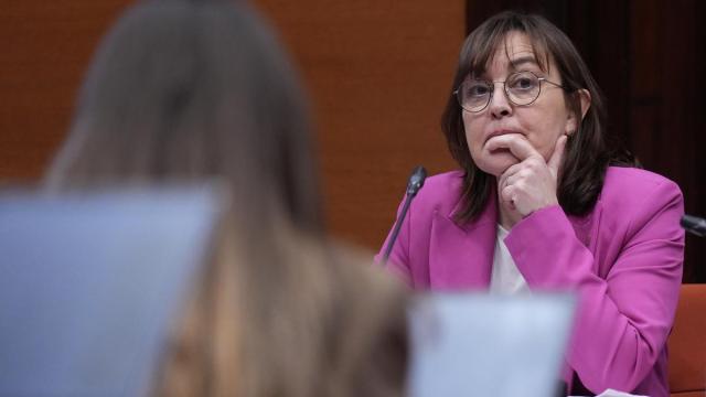 La consellera de Territorio y portavoz del Govern, Sílvia Paneque, da cuenta de las últimas informaciones sobre la gestión y medidas del accidente de Rodalies en Gelida, en el Parlament.
