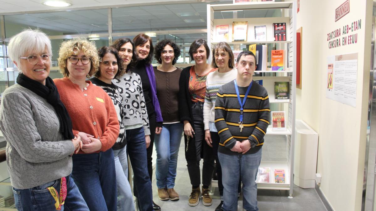 Nerea Mendizabal, Sonia Aperribay, Amaia Miner, Ane Berasategi, Saioa Ojanguren, Adela Bikandi, Olatz Bartolome, Asun Agiriano y David Raso.