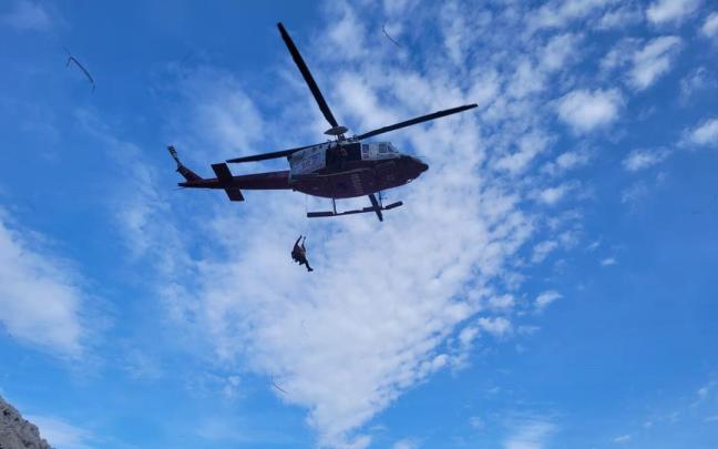 Helicóptero de emergencias del 112 de Cantabria. Helicóptero de emergencias del 112 de Cantabria.