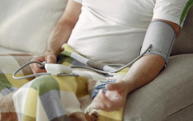 Medición de la presión arterial en casa.