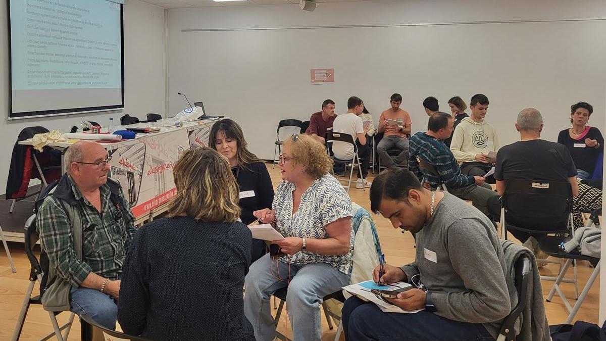 La Comision de Garantías formada por vecinos de Azkoitia ya ha celebrado un primer encuentro para definir los criterios de selección de las propuestas.