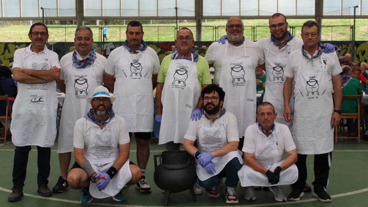 La alubiada de la Cofradía de Ugao congrega a 235 comensales