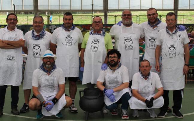 La alubiada de la Cofradía de Ugao congrega a 235 comensales
