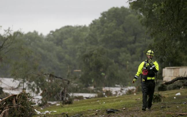 EN IMÁGENES | La crecida del río Guadalupe en Texas se ha cobrado ya la vida de al menos 68 personas y hay decenas de desaparecidos