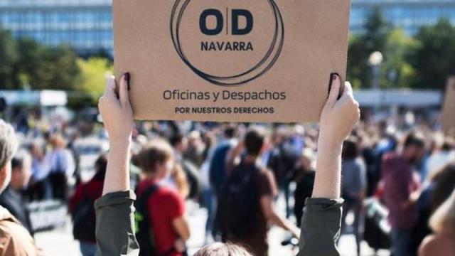 Trabajadores y trabajadoras que apoyan el movimiento que ha nacido recientemente.
