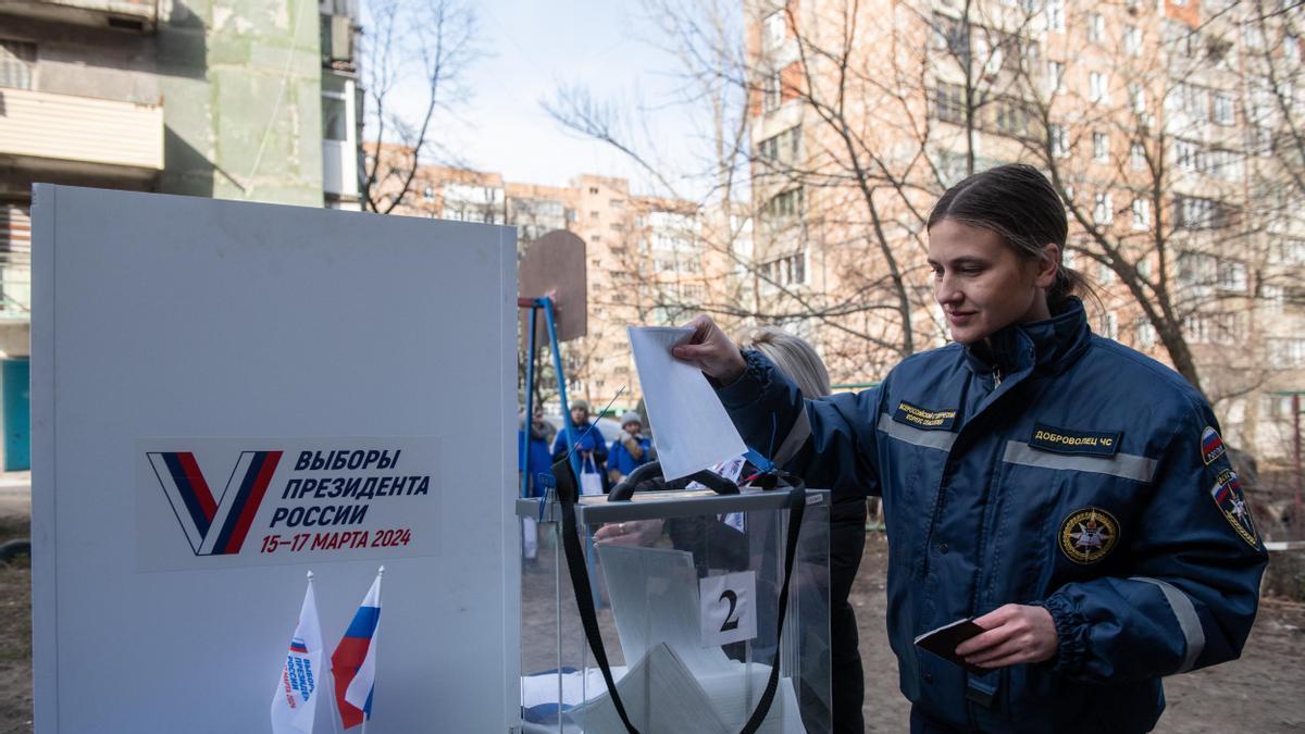 Las urnas se han instalado en plena calle en el territorio ocupado del Donetsk.