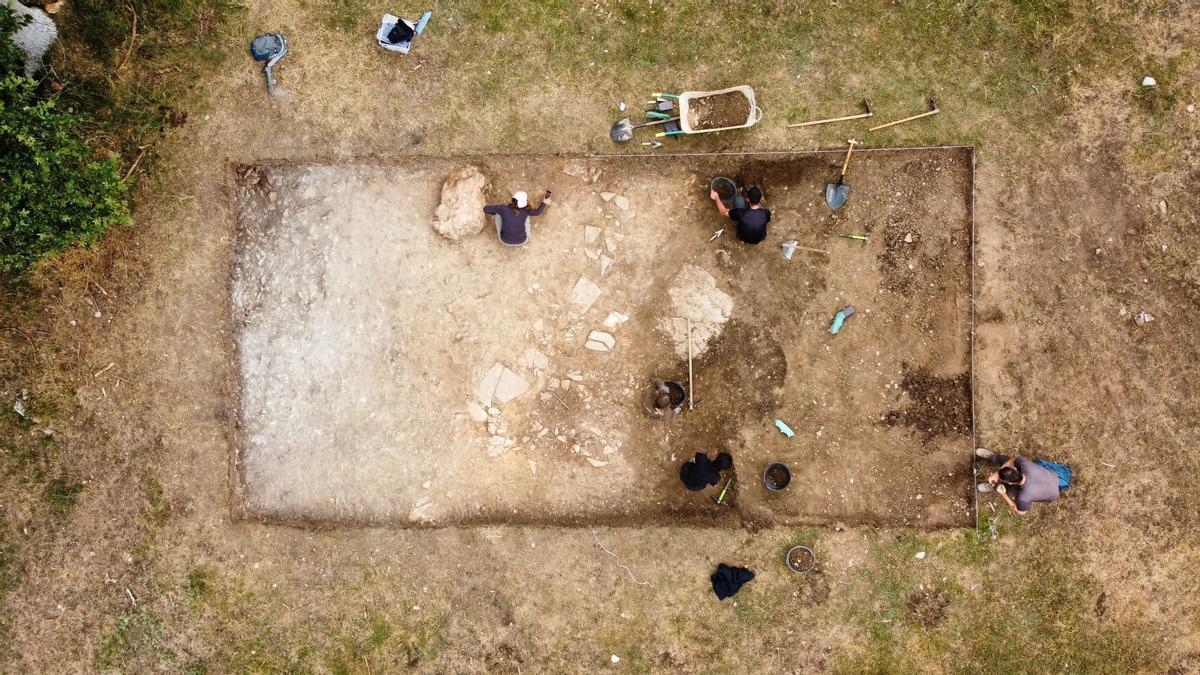 Grupo de arqueólogos trabajando en la campaña de este año en Babio