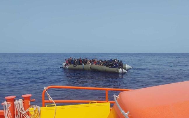 Neumática interceptada por Salvamento Marítimo.