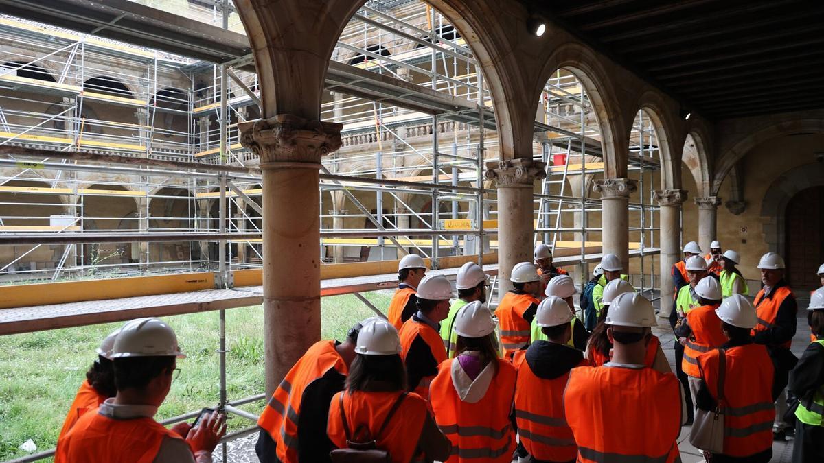 Visita de una veintena de junteros este jueves a las obras de rehabilitación de la Universidad Sancti Spiritus de Oñati.