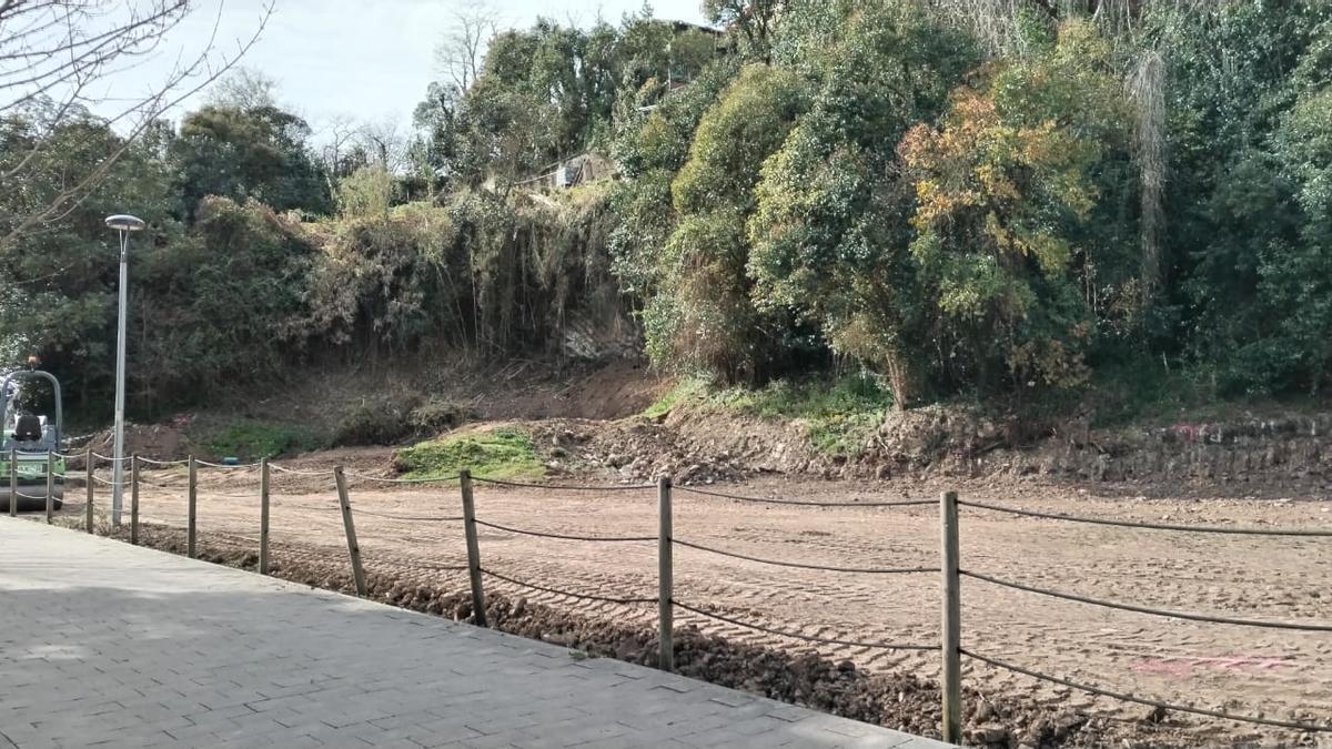 Zona del circuito de bicis de Arrobitxulo ya alisada para acoger la nueva instalación de asfalto.