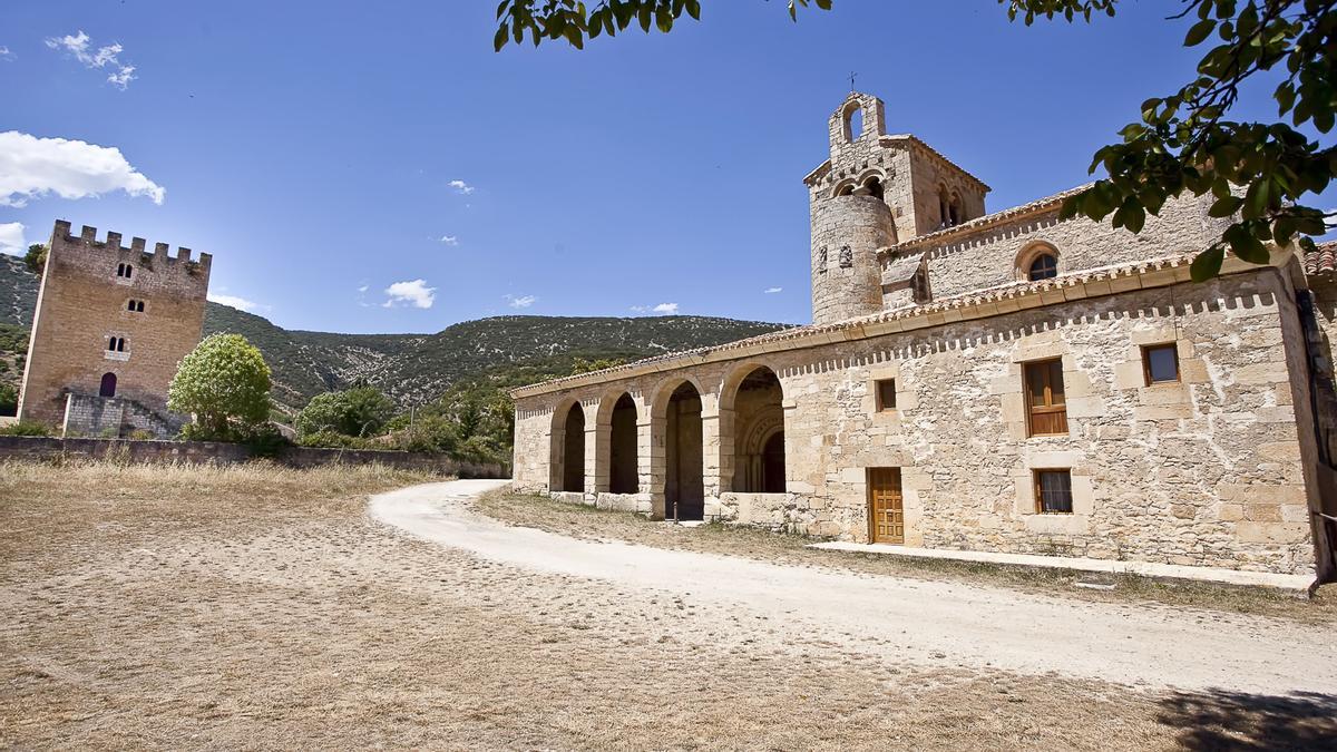 Valdenoceda (Torre gótica e iglesia románica)