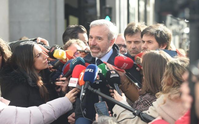 El candidato del PP a la reelección a la Presidencia del Gobierno de Aragón, Jorge Azcón, tras la reunión de la Junta Directiva Nacional del partido.