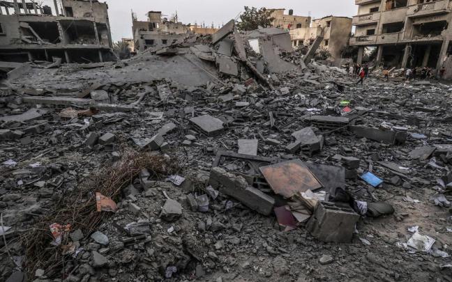 Destrozos causados por los bombardeos israelíes en Rafah.