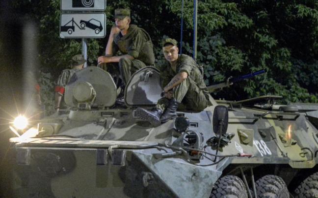 Un tanque de Wagner en la noche del viernes en la ciudad de Rostov. Un tanque de Wagner en la noche del viernes en la ciudad de Rostov.
