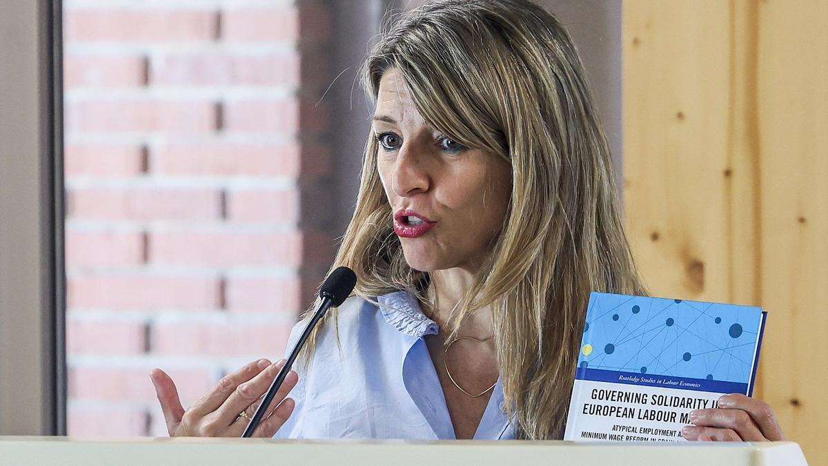 Yolanda Díaz, durante la conferencia de presentación del libro 'Governing Solidarity in European Labour Market' en Lisboa.