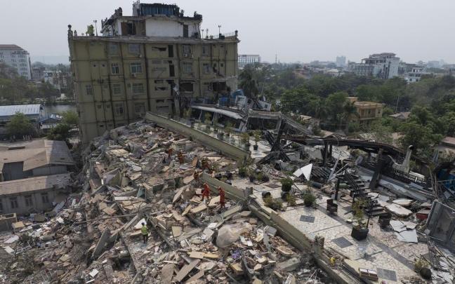 Un edificio destruido en la ciudad de Mandalay tras el terremoto de magnitud 7,7 en la escala abierta de Richter registrado el 28 de marzo en Birmania / EP Un edificio destruido en la ciudad de Mandalay tras el terremoto de magnitud 7,7 en la escala abierta de Richter registrado el 28 de marzo en Birmania