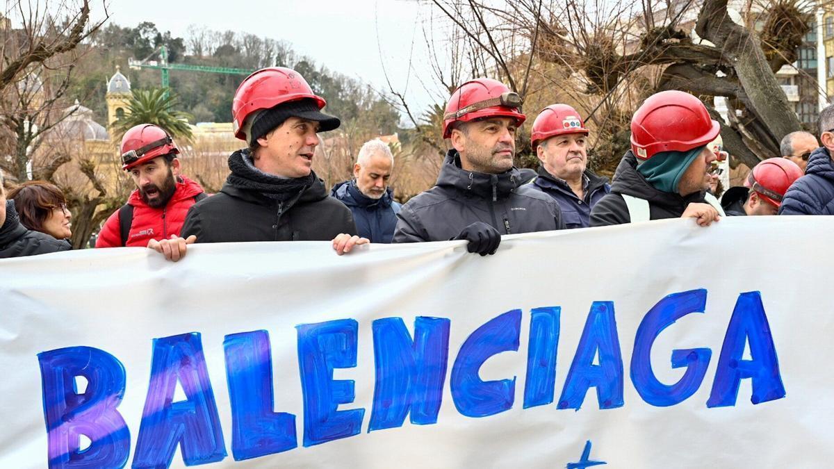 Concentración de trabajadores de Astilleros Balenciaga en Donostia.