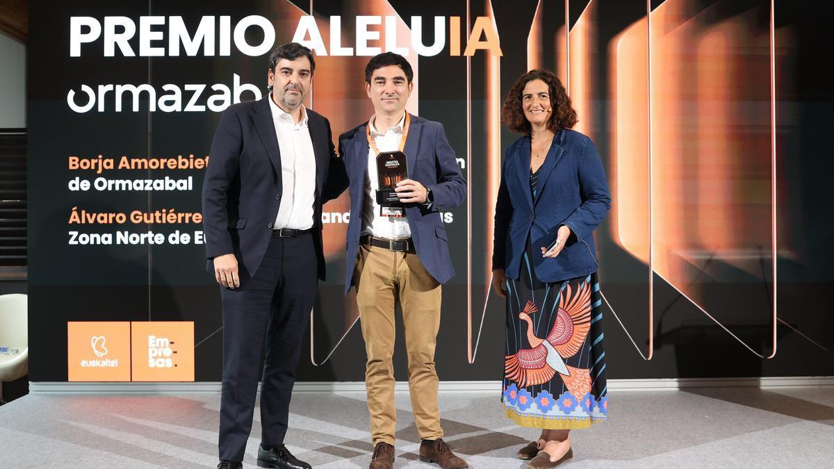 Álvaro Gutiérrez, director de grandes cuentas de zona norte en MasOrange, Borja Amorebieta, director de IT y Supply Chain, y Jasone Altuna, directora general de Euskaltel.