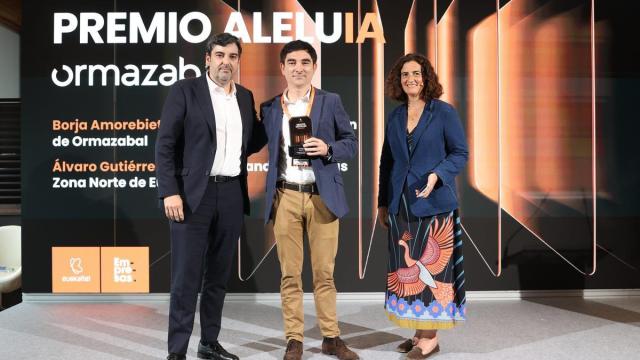 Álvaro Gutiérrez, director de grandes cuentas de zona norte en MasOrange, Borja Amorebieta, director de IT y Supply Chain, y Jasone Altuna, directora general de Euskaltel.