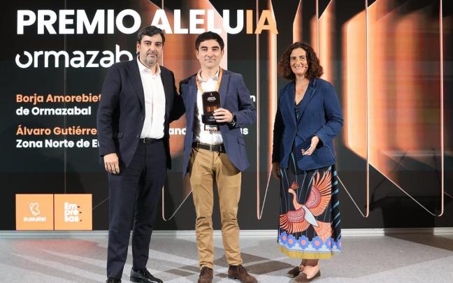 Álvaro Gutiérrez, director de grandes cuentas de zona norte en MasOrange, Borja Amorebieta, director de IT y Supply Chain, y Jasone Altuna, directora general de Euskaltel.