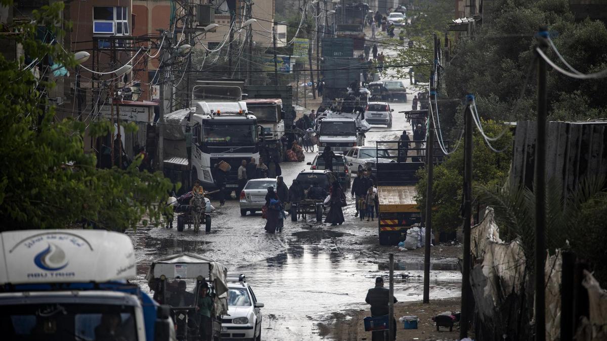 Ciudadanos palestinos evacuando Rafah antes del ataque israelí