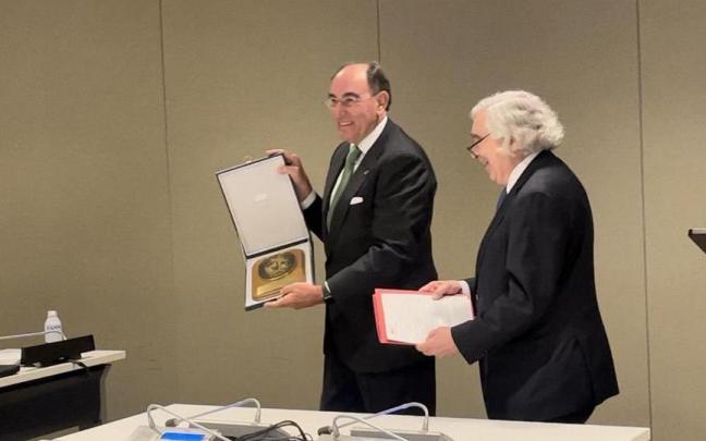 Ignacio Galán recibe la prestigiosa Medalla de Honor de la Asociación Mundial de Juristas.