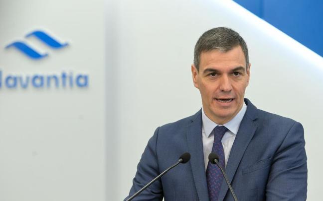 Pedro Sánchez durante su visita a las instalaciones del astillero de Navantia.
