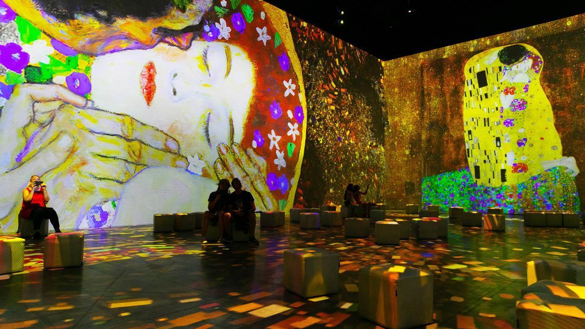 La exposición inmersiva basada en la obra de Klimt.