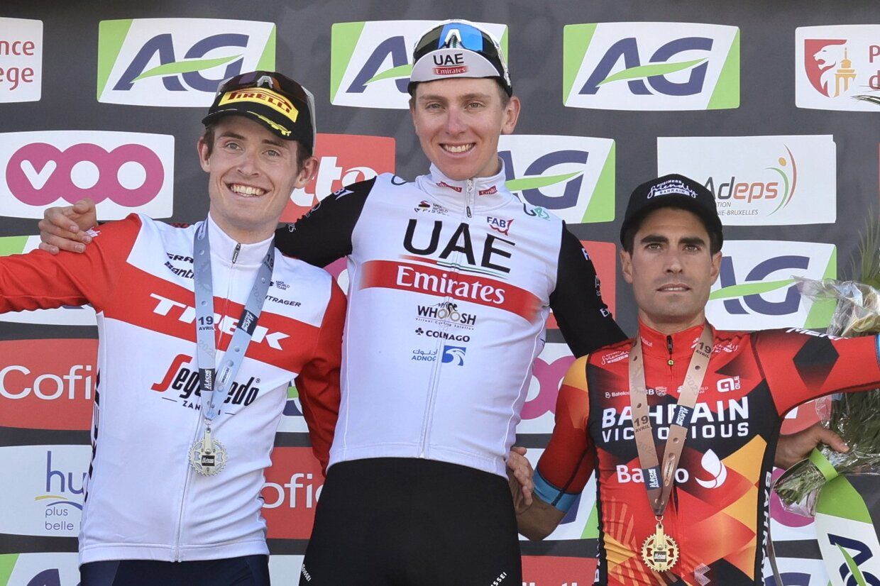 Mikel Landa, en el podio de la Flecha Valona junto a Pogacar y Skjelmose