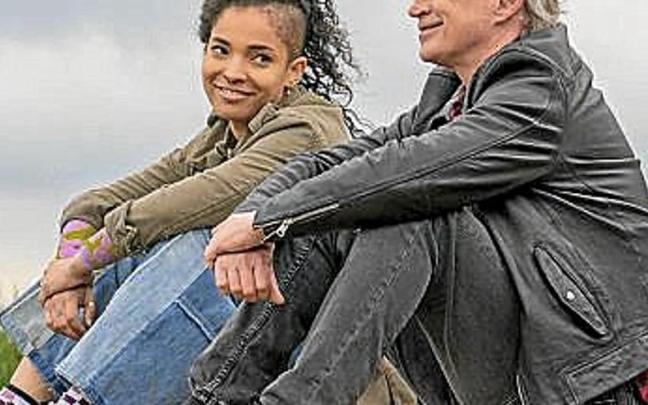 Talitha Wing y Robert Carlyle.