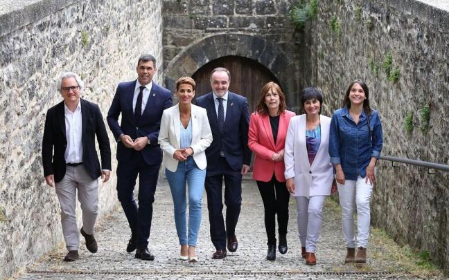 De i a d: Pérez Nievas (Cs), Javier García (PP), María Chivite (PSN), Javier Esparza (UPN), Uxue Barkos (Geroa Bai), Laura Aznal (EH Bildu) y Begoña Alfaro (Contigo Navarra)