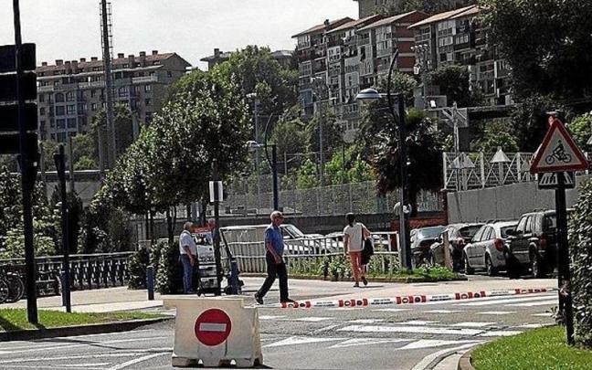 Acceso cerrado a la avenida del Touring