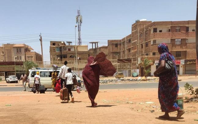 Varias personas son evacuadas en el sur de Jartum.