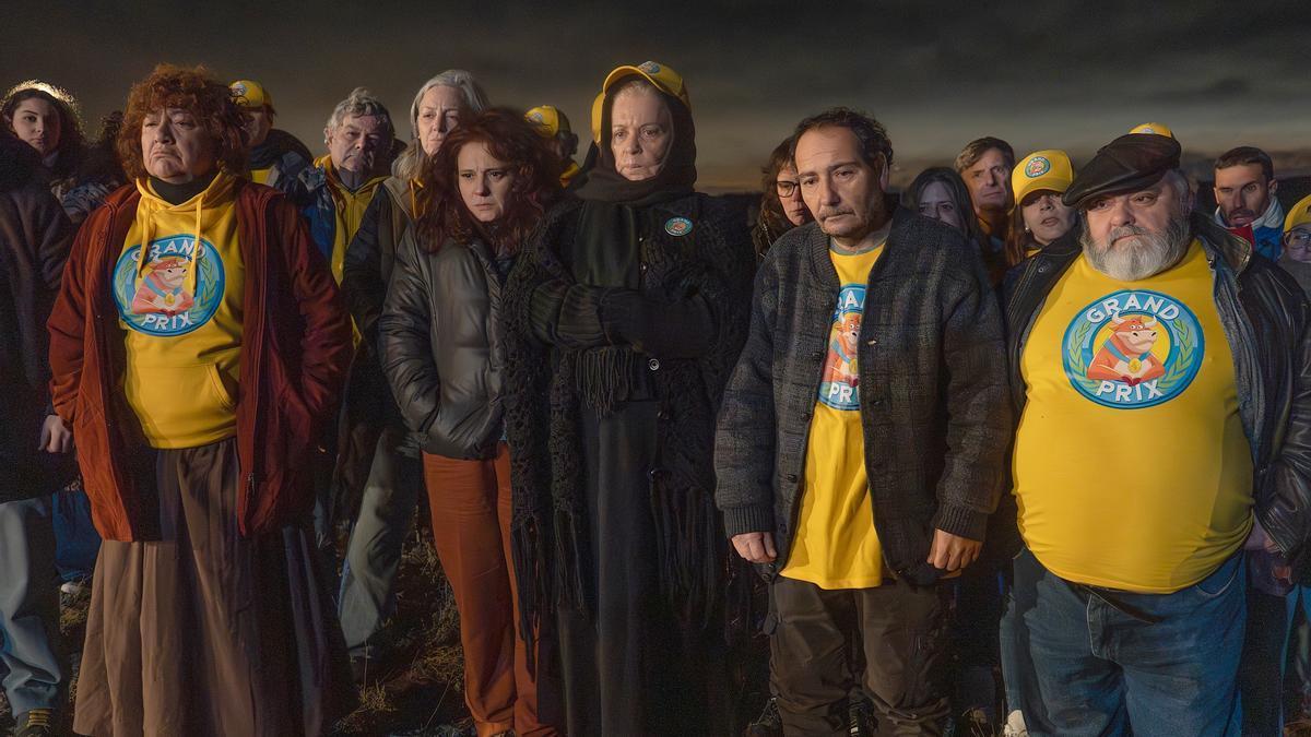 Bárbara Rey durante el rodaje de ‘Atasco’ junto al resto de actores de la serie que se estrena este próximo 12 de junio en Prime Video.