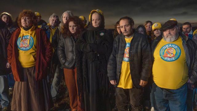 Bárbara Rey durante el rodaje de ‘Atasco’ junto al resto de actores de la serie que se estrena este próximo 12 de junio en Prime Video.