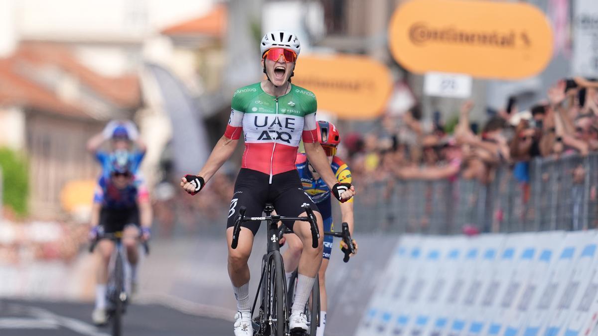 Longo Borghini celebra la victoria de la última etapa.