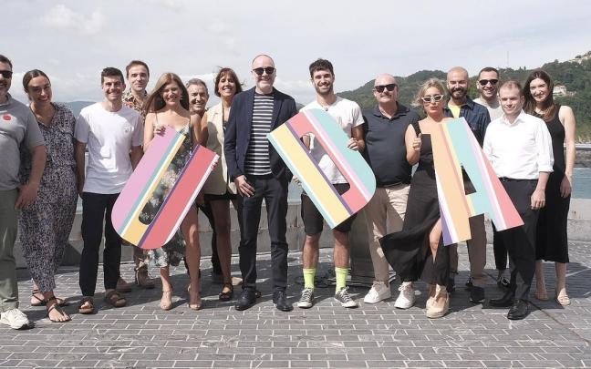 Imagen de familia de la presentación de la programación veraniega de ETB en Donostia.