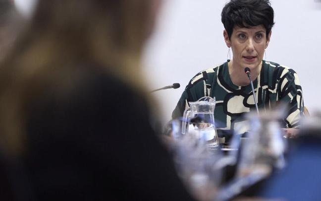 Elma Saiz, durante la comparecencia de esta tarde en el Parlamento de Navarra Elma Saiz, durante la comparecencia de esta tarde en el Parlamento de Navarra