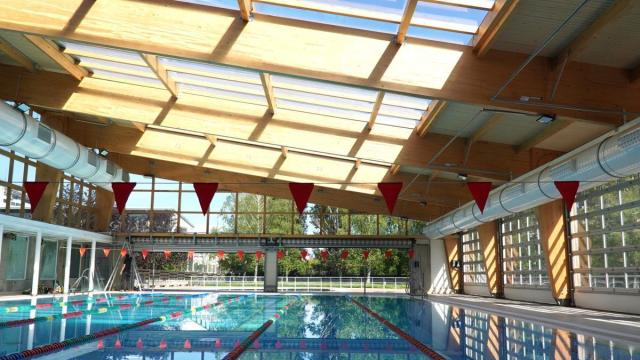La nueva cubierta de la piscina de Fanderia.