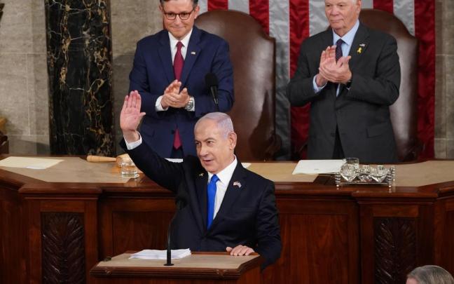 El primer ministro israelí, Benjamin Netanyahu, recibe el aplauso del Congreso de EEUU.