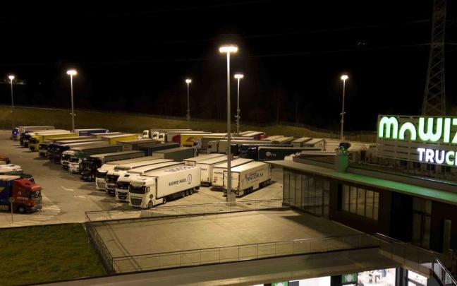 El aparcamiento para camiones de Astigarraga, que ofrece un total de 341 plazas. El aparcamiento para camiones de Astigarraga, que ofrece un total de 341 plazas.