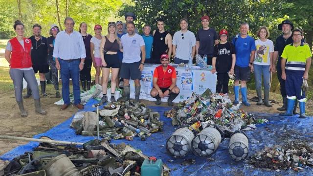 Se recogieron un total de 400 kilos de residuos del río