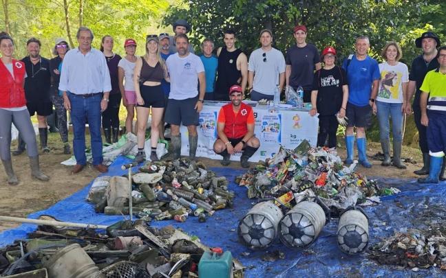 Se recogieron un total de 400 kilos de residuos del río