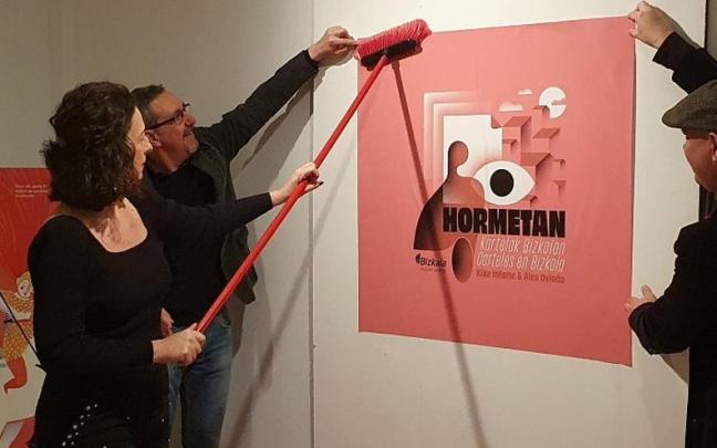Álex Oviedo, Lorea Bilbao eta Kike Infame, 'Hormetan' erakusketaren aurkezpenean.