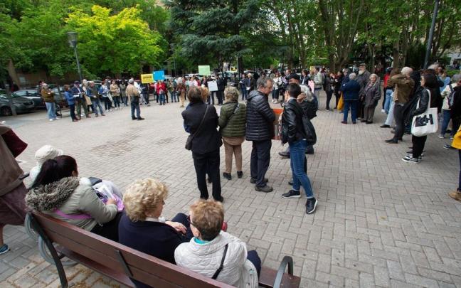 Concentración contra el proyecto del parking y urbanización de la Plaza de la Cruz. Concentración contra el proyecto del parking y urbanización de la Plaza de la Cruz.