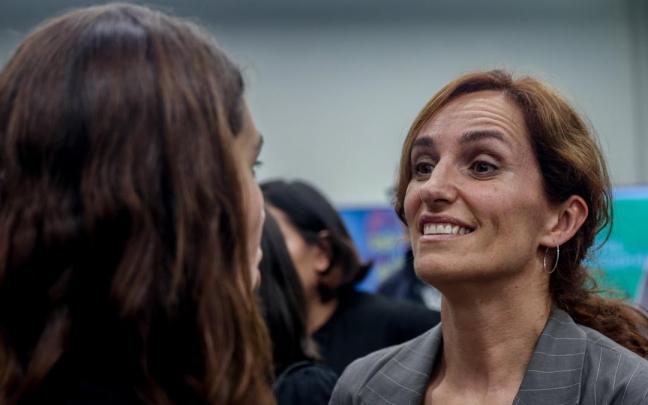 Mónica García junto a Rita Maestre en el plenario de Más Madrid que este miércoles avaló confluir en Sumar a las elecciones generales.