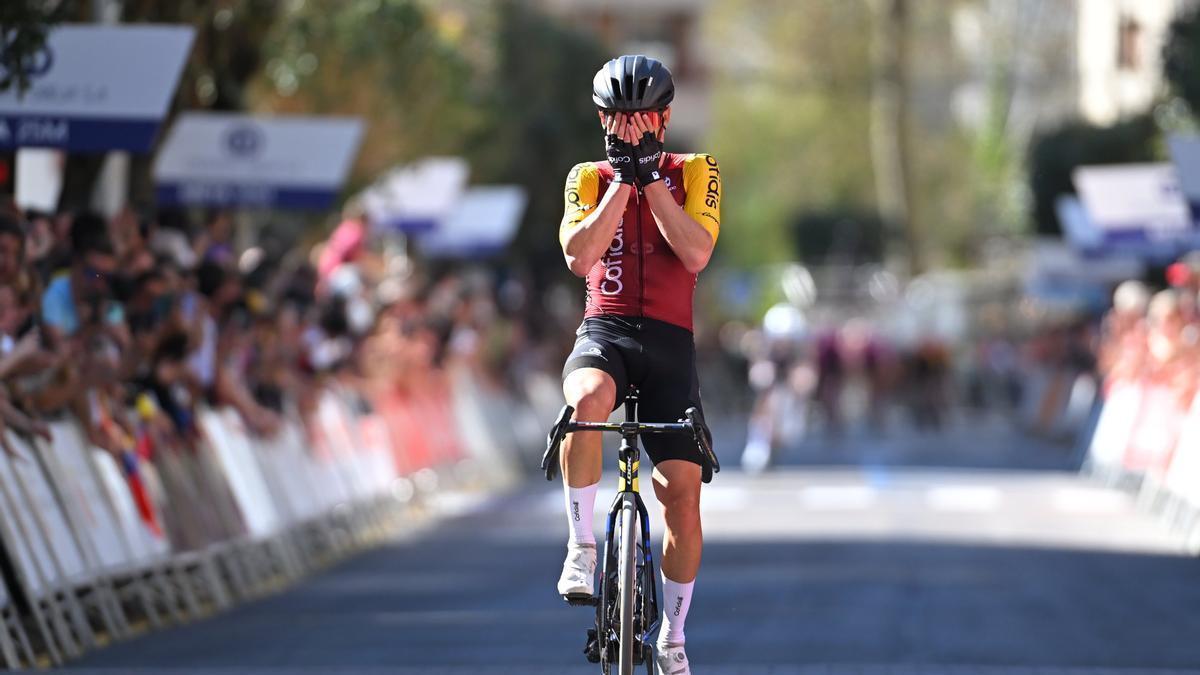 Ion Izagirre, emocionado, logra su tercera victoria en el G. P. Miguel Indurain
