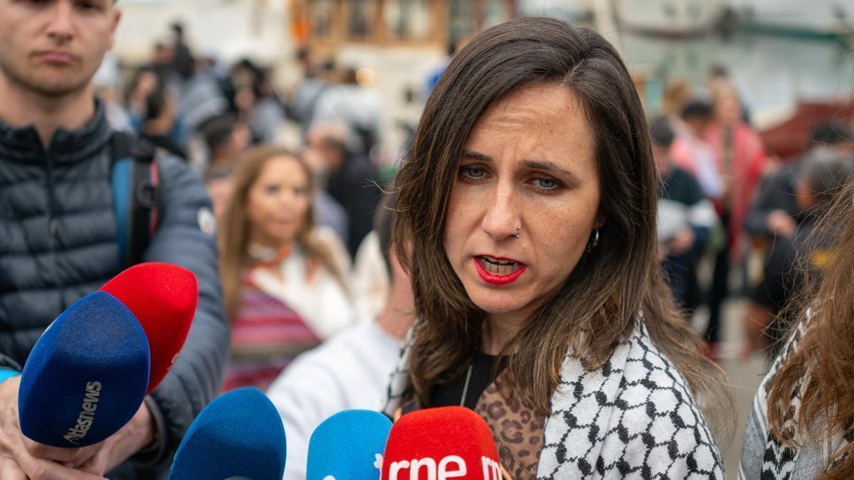 La secretaria general de Podemos, Ione Belarra, ofrece declaraciones a los medios durante la rueda de prensa de la Global Sumud Flotilla (GSF) antes de partir a Gaza